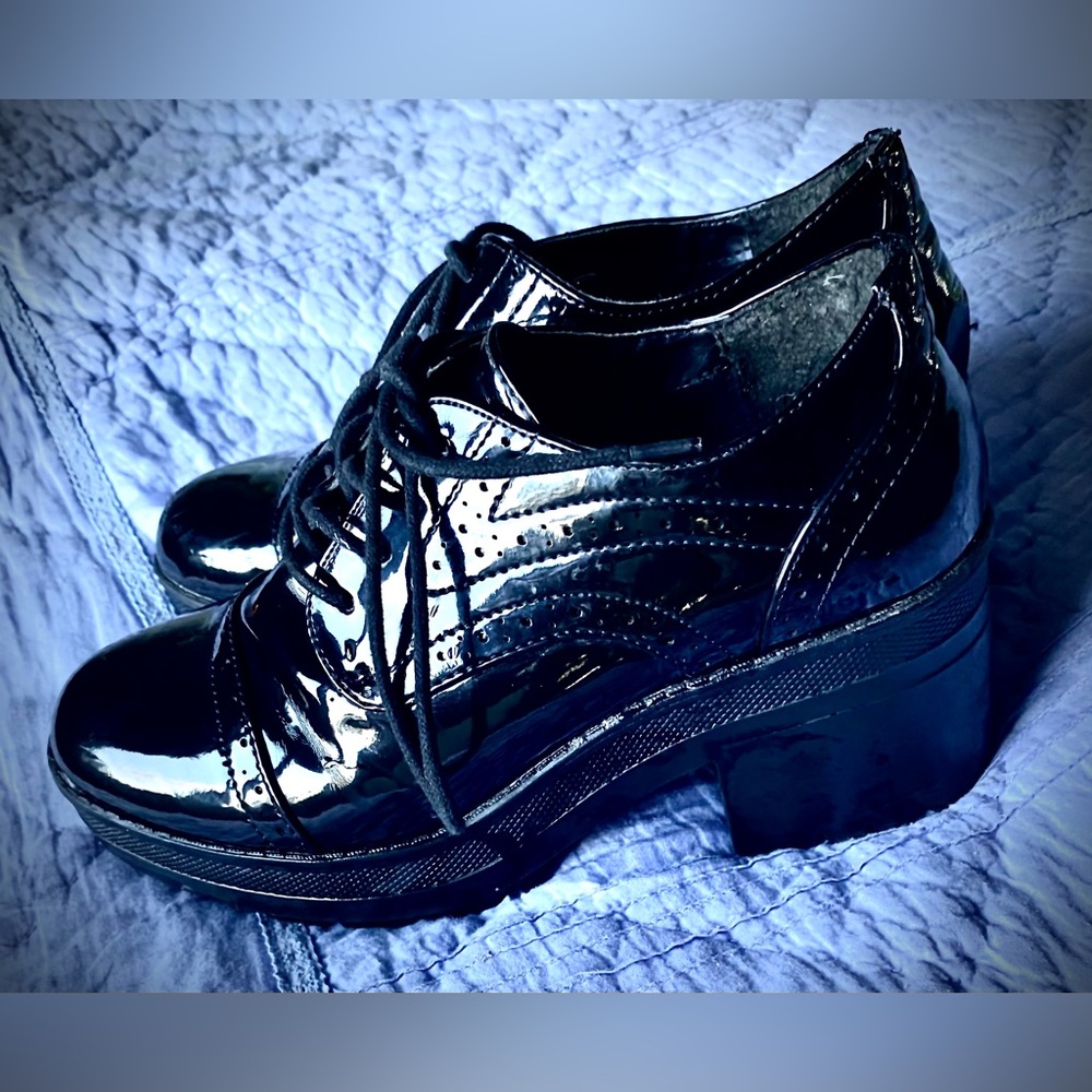 Like New Black Patent Leather Women's Shoes